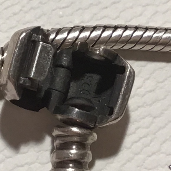 Pandora bracelet and charms - Picture 3 of 3